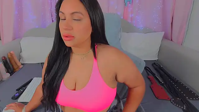 MeghanXO online show from 10.13.25