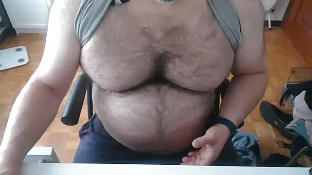 Snapshot of mikeyhotbear chatting on 05.24.26 mikeyhotbear online show from 05.24.26