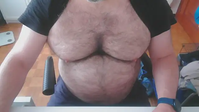 Snapshot of mikeyhotbear chatting on 05.25.26 mikeyhotbear online show from 05.25.26