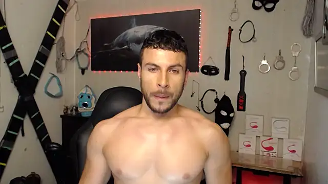 Snapshot of bayronfit chatting on 05.25.26 bayronfit online show from 05.25.26