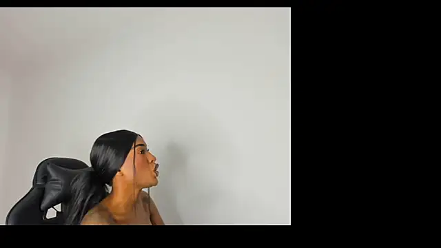 Snapshot of Emattaylor chatting on 01.28.25 Emattaylor online show from 01.28.25