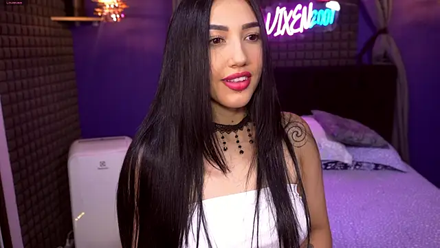 Snapshot of bull_vixen2001 chatting on 06.18.26 bull vixen2001 online show from 06.18.26
