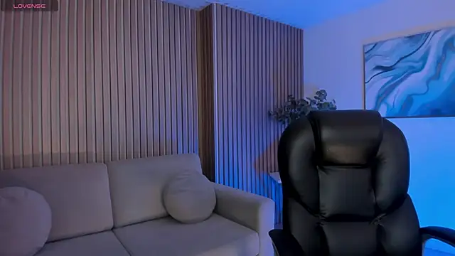 ErikaBenz  online show from 12.04.25