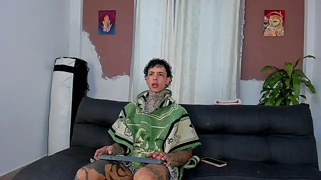 Snapshot of Aron_ford chatting on 10.05.25 Aron ford online show from 10.05.25