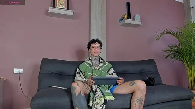 Snapshot of Aron_ford chatting on 11.23.25 Aron ford online show from 11.23.25