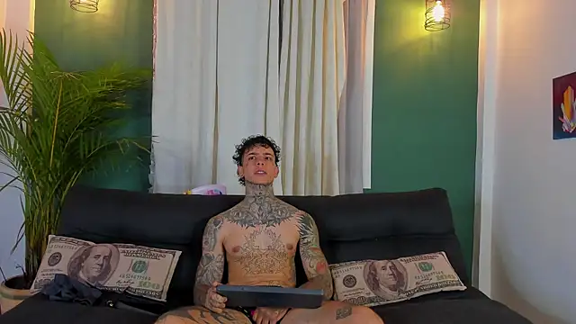 Snapshot of Aron_ford chatting on 04.04.26 Aron ford online show from 04.04.26