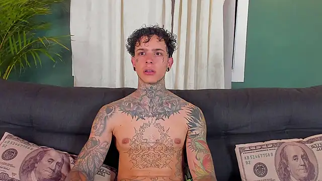 Snapshot of Aron_ford chatting on 04.05.26 Aron ford online show from 04.05.26