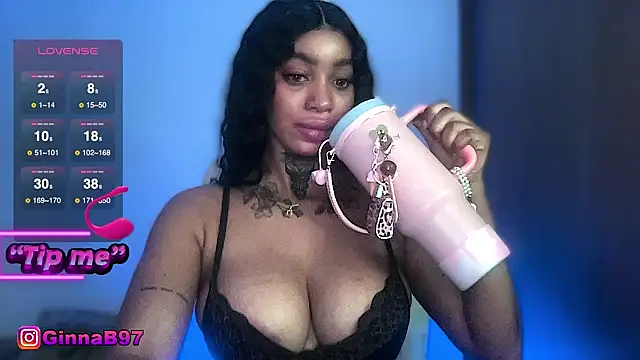 Snapshot of GinnaBolton chatting on 10.05.25 GinnaBolton online show from 10.05.25