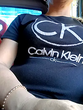 Snapshot of Nicolle_Milf chatting on 02.02.25 Nicolle Milf online show from 02.02.25