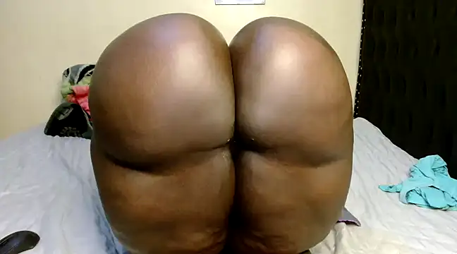 Snapshot of Toomuchbooty33 chatting on 12.03.24 Toomuchbooty33 online show from 12.03.24