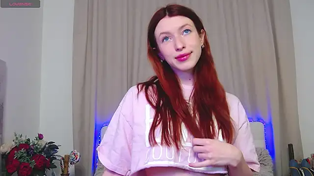 Snapshot of WildRedBerry chatting on 03.11.25 WildRedBerry online show from 03.11.25