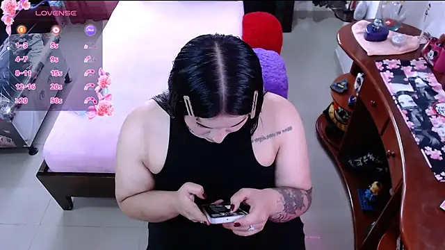 Snapshot of lufek23 chatting on 02.25.25 lufek23 online show from 02.25.25