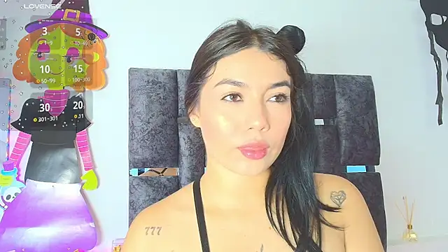 Natasharuso online show from 10.27.25