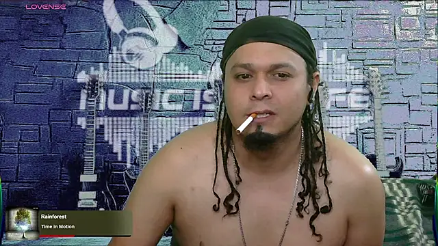 Snapshot of chino_roz chatting on 02.08.25 chino roz online show from 02.08.25