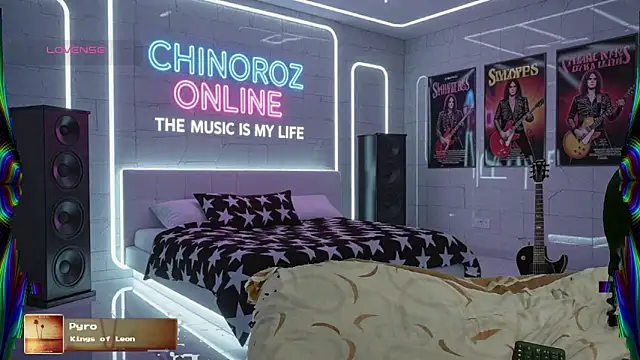 Snapshot of chino_roz chatting on 09.30.25 chino roz online show from 09.30.25