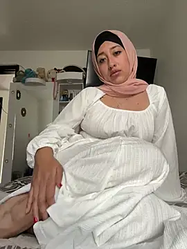 Snapshot of adila_anich chatting on 12.14.24 adila anich online show from 12.14.24