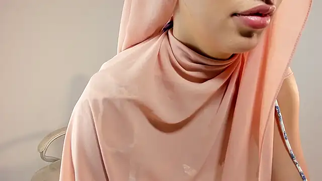 Snapshot of adila_anich chatting on 10.24.25 adila anich online show from 10.24.25