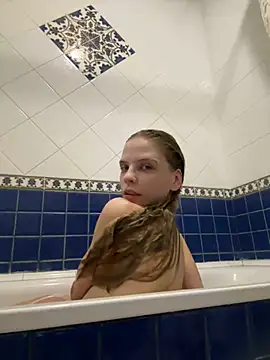 LeyaJohnson online show from 01.05.25