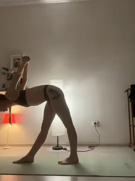 LeyaJohnson online show from 01.28.25