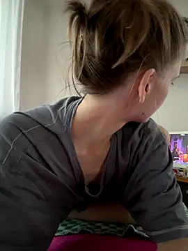 LeyaJohnson online show from 09.11.25