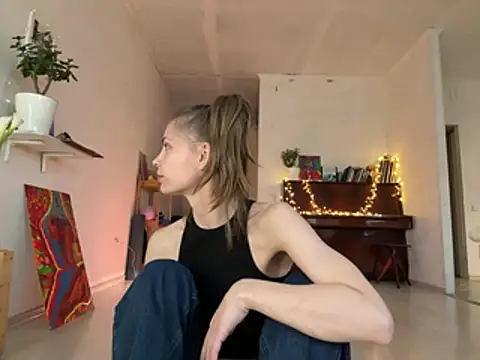 LeyaJohnson online show from 04.10.26