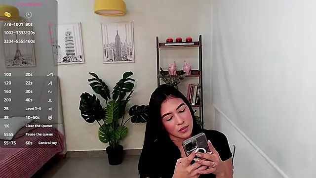 Snapshot of Sassy--Girl chatting on 02.18.25 Sassy--Girl online show from 02.18.25