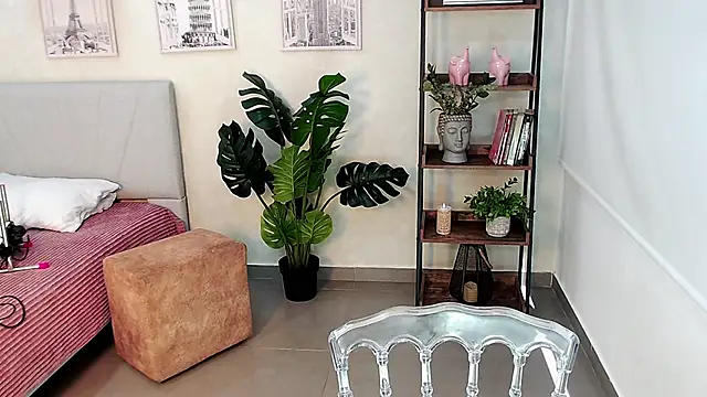 Snapshot of Sassy--Girl chatting on 02.19.25 Sassy--Girl online show from 02.19.25