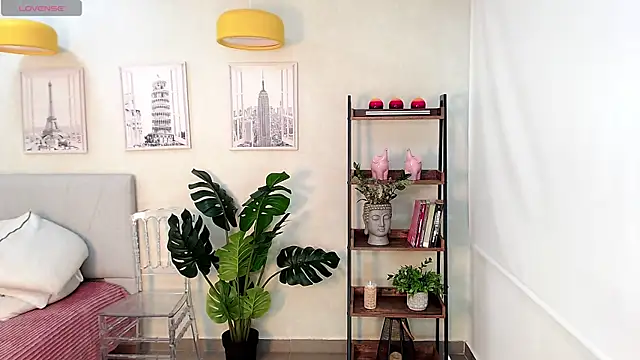 Snapshot of Sassy--Girl chatting on 02.21.25 Sassy--Girl online show from 02.21.25