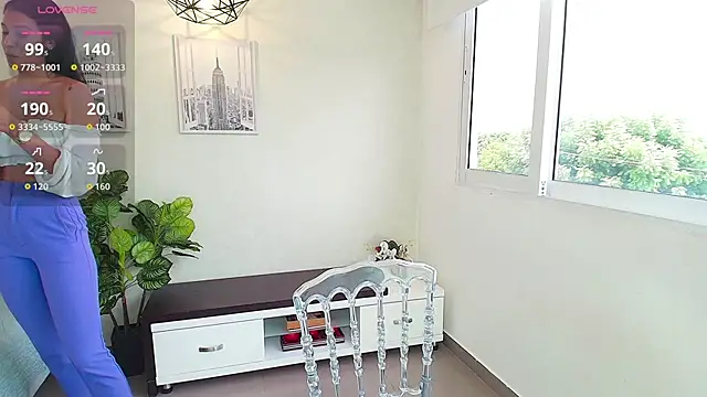 Snapshot of Sassy--Girl chatting on 09.24.25 Sassy--Girl online show from 09.24.25