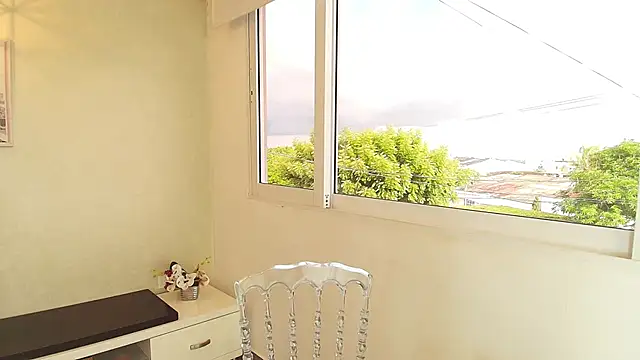 Snapshot of Sassy--Girl chatting on 10.06.25 Sassy--Girl online show from 10.06.25