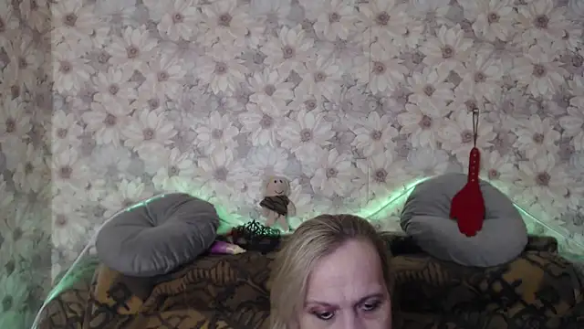 MissBekker online show from 02.24.25