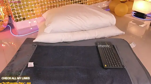 ohyesly  online show from 05.15.26