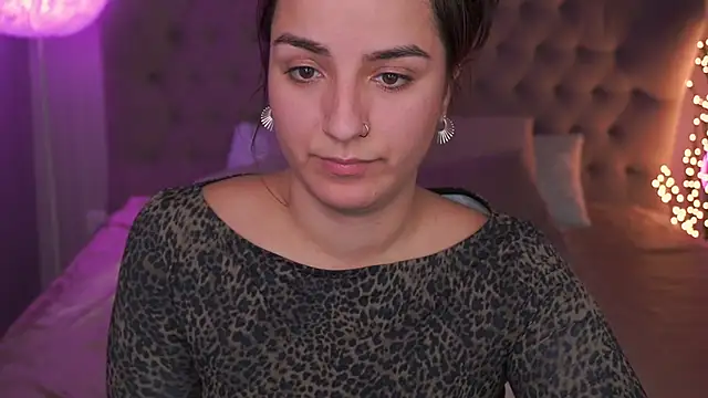 Daphne Moss online show from 02.04.25