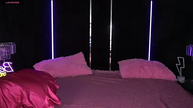 Daphne Moss online show from 02.10.25