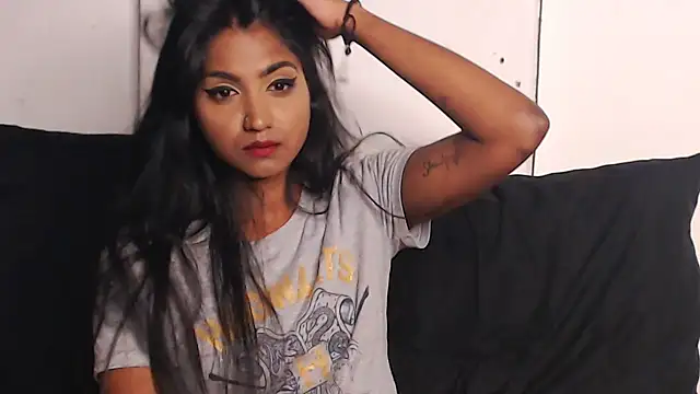 Delilah Blazee online show from 02.18.25