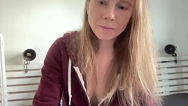 SweetLucy96 online show from 12.24.24