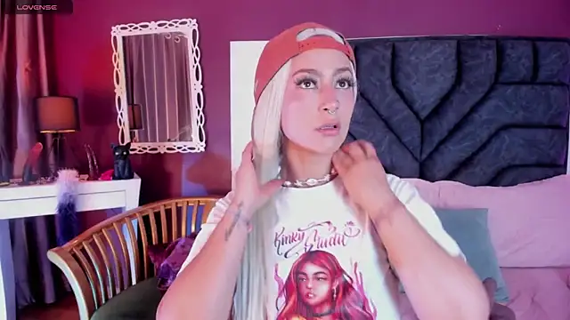 Snapshot of Mia-Bloom chatting on 01.17.25 Mia-Bloom online show from 01.17.25