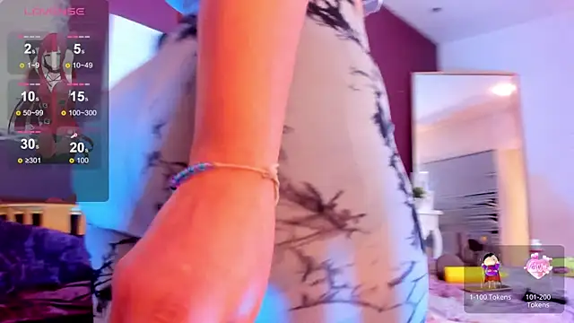 Snapshot of Mia-Bloom chatting on 03.07.25 Mia-Bloom online show from 03.07.25