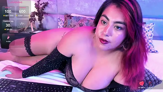 Snapshot of gatuwildhott chatting on 03.25.26 gatuwildhott online show from 03.25.26