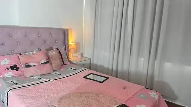 Snapshot of destinysweet21 chatting on 02.25.26 destinysweet21 online show from 02.25.26