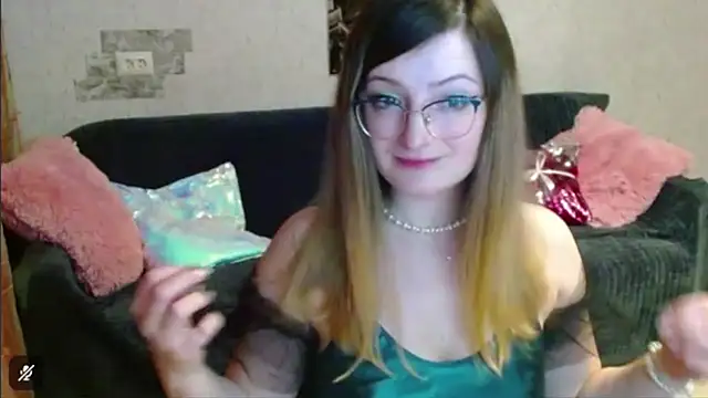 Snapshot of Arielsssplash chatting on 11.25.25 Arielsssplash online show from 11.25.25