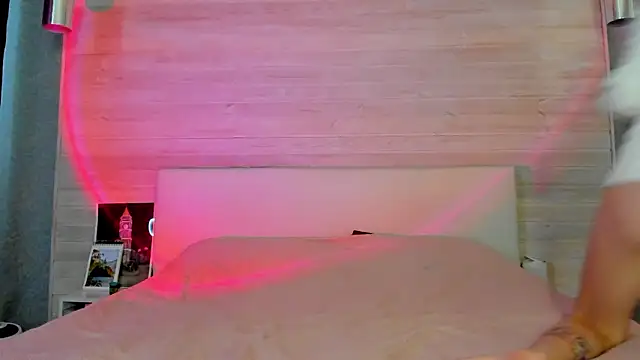 molly hunt  online show from 02.03.26