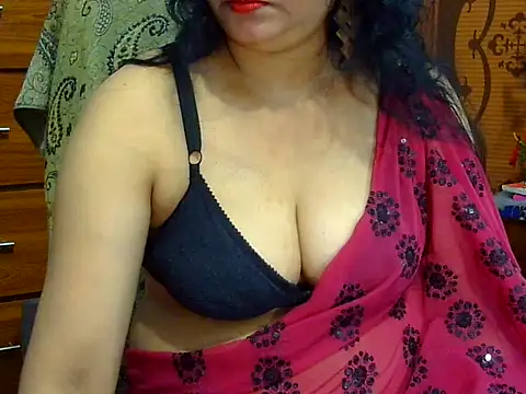 Snapshot of Daneldayna chatting on 10.08.25 Daneldayna online show from 10.08.25