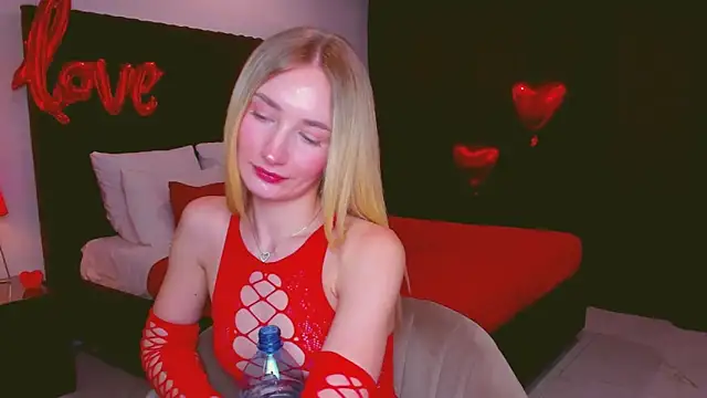 Snapshot of bella__rose chatting on 02.17.25 bella rose online show from 02.17.25