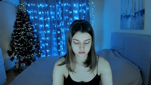 Snapshot of SoniNesti chatting on 12.26.24 SoniNesti online show from 12.26.24