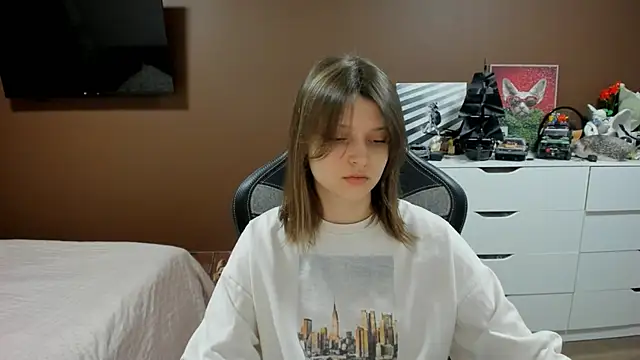 Snapshot of SoniNesti chatting on 04.24.26 SoniNesti online show from 04.24.26