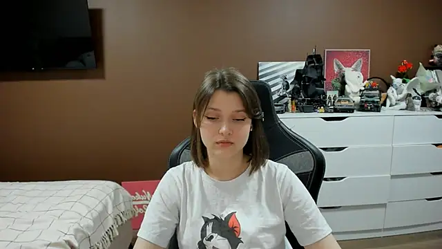 Snapshot of SoniNesti chatting on 07.16.26 SoniNesti online show from 07.16.26