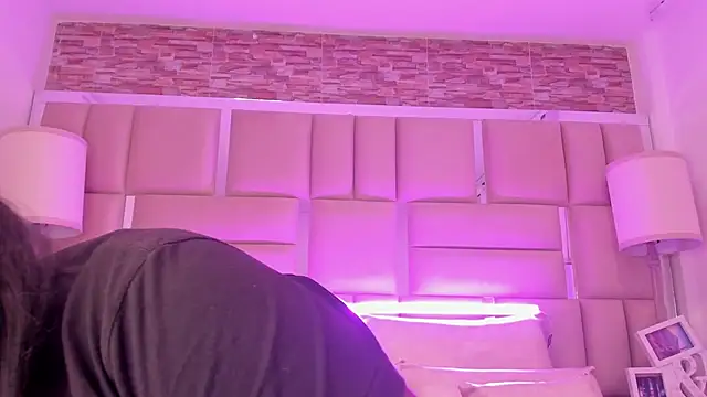 ShaniaBrownn online show from 02.28.26