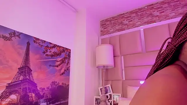 ShaniaBrownn online show from 04.11.26