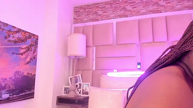 ShaniaBrownn online show from 04.18.26